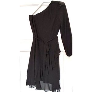 Party / bridesmaid /prom dress. One sleeve/off shoulder. Fun & flirty!